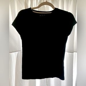 Black fitted tee